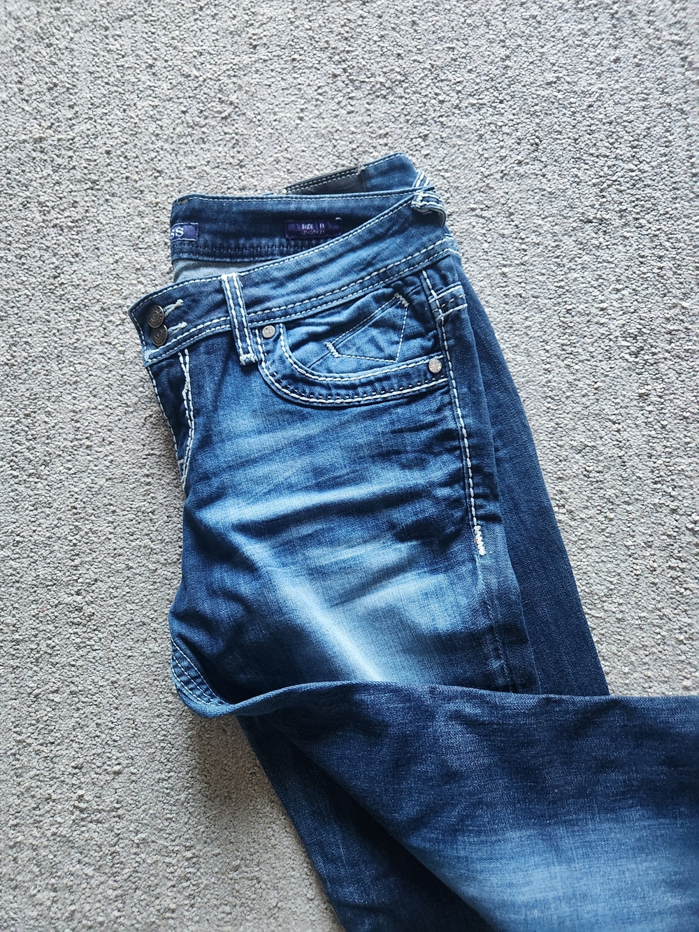 Vigoss Women's Mid Wash Blue Jean Capri - Picture 3 of 4